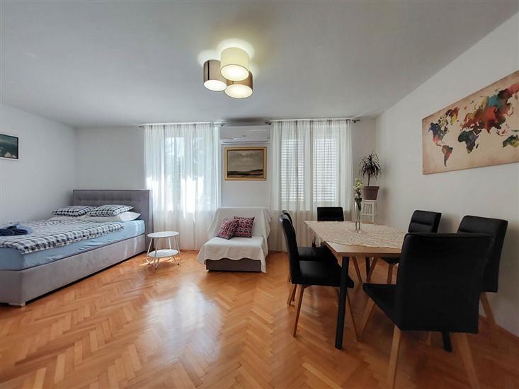 Apartment A2, for 3 persons