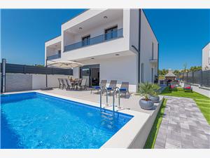 Privat boende med pool Šibeniks Riviera,BokaEscapeFrån 857 €