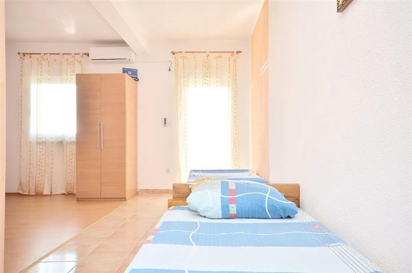 House K1, for 8 persons