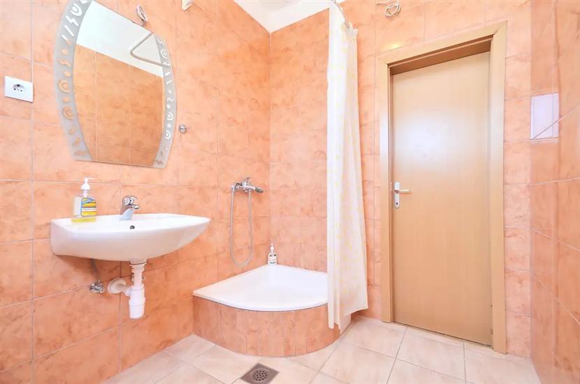 House K1, for 8 persons