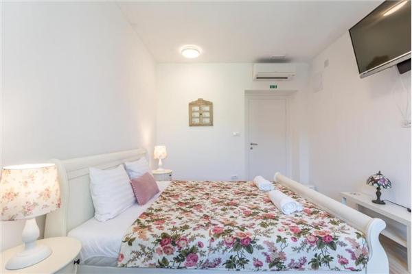 Room S3, for 2 persons