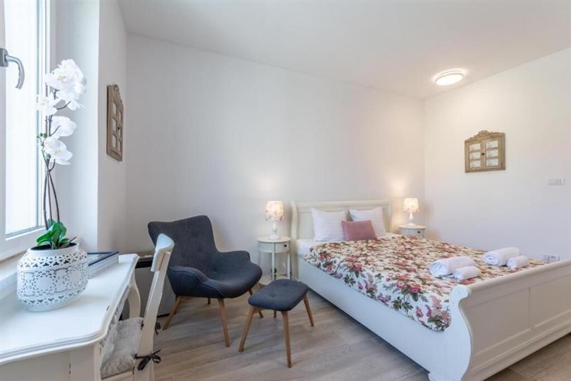 Room S3, for 2 persons