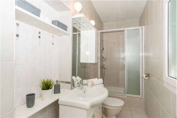 Room S1, for 2 persons