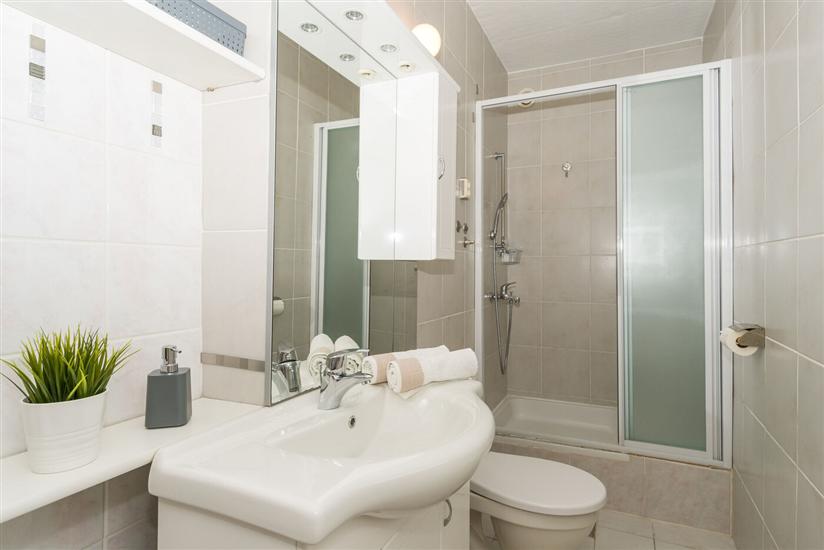 Room S1, for 2 persons