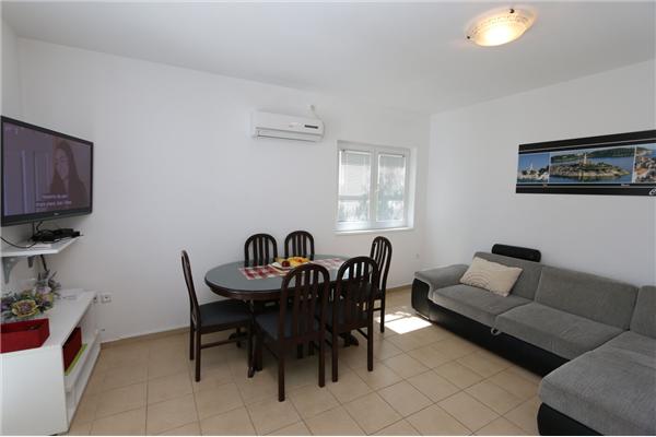 Apartment A1, for 5 persons