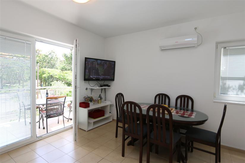 Apartment A1, for 5 persons