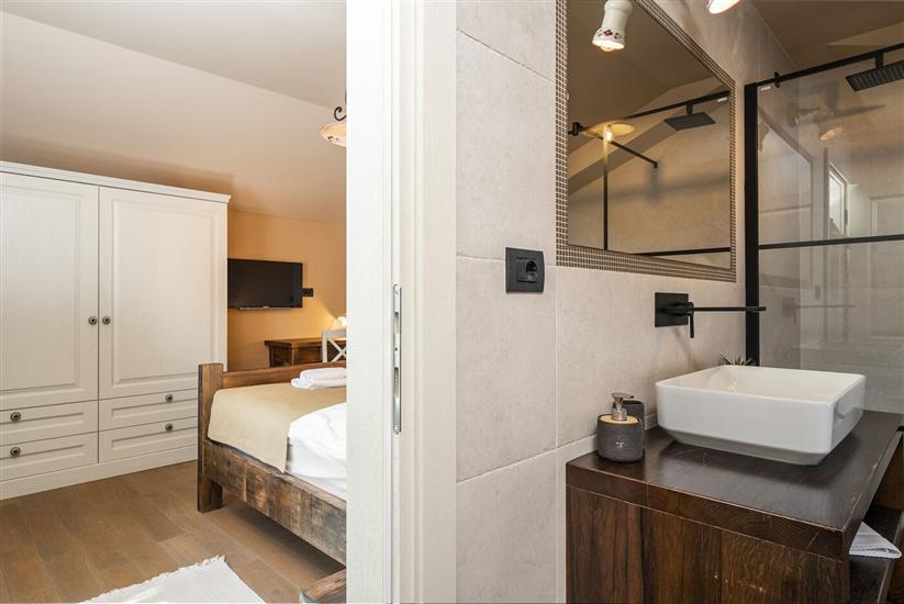 House K1, for 12 persons