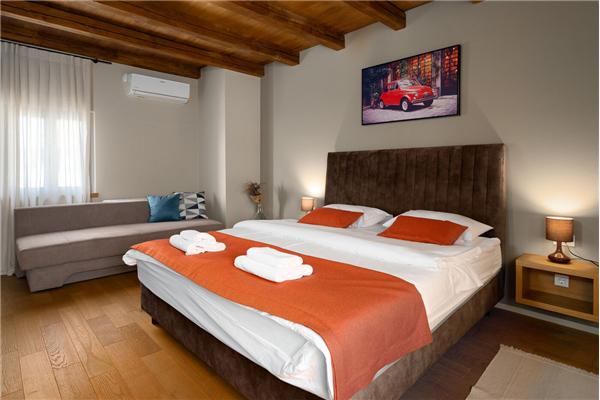 House K1, for 12 persons