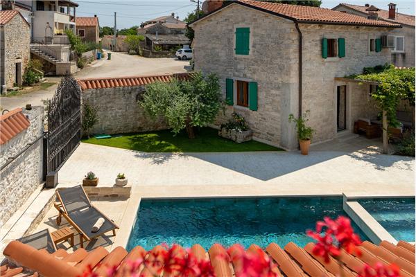 House K1, for 12 persons