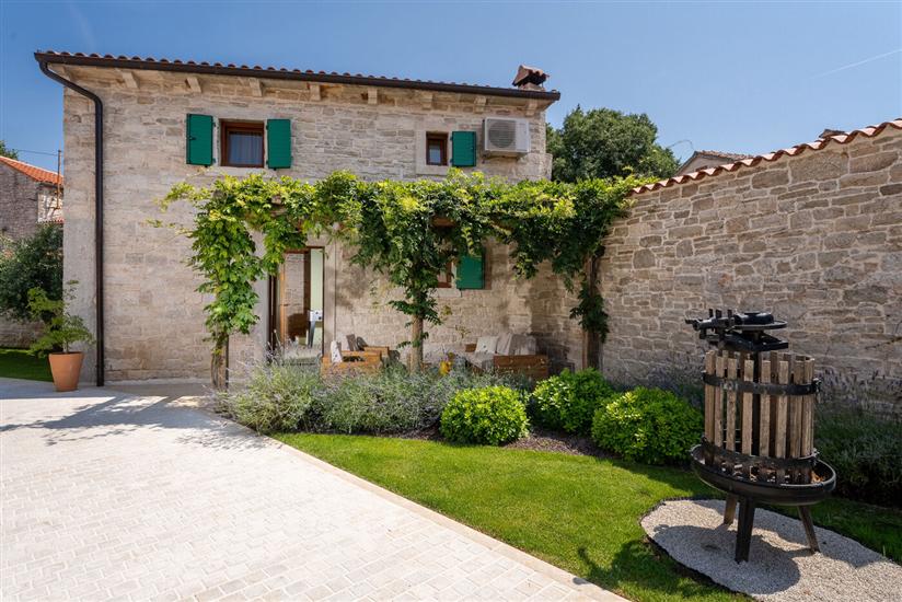 House K1, for 12 persons