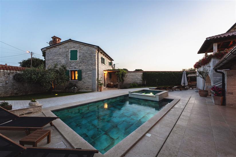 House K1, for 12 persons