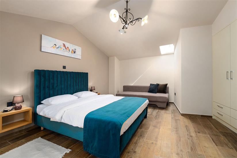 House K1, for 12 persons