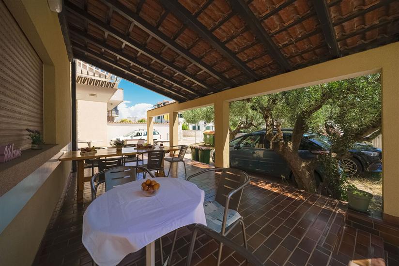 Apartment and Rooms Mrkovic- Steps to Beach&Center