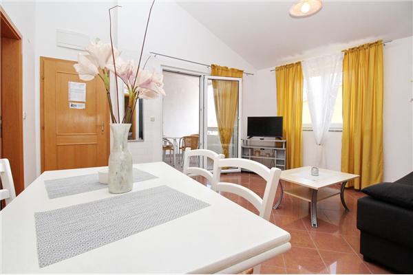 Apartment A4, for 5 persons