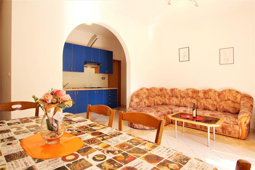 Apartment A8, for 6 persons