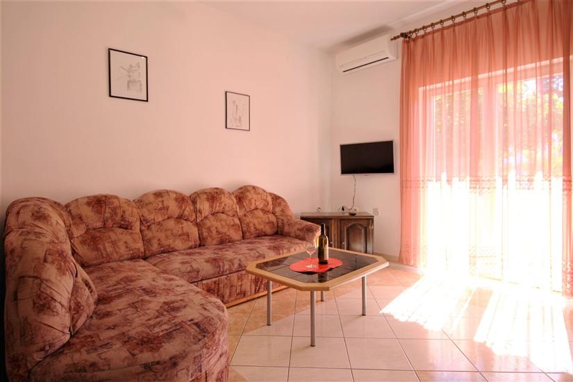 Apartment A8, for 6 persons