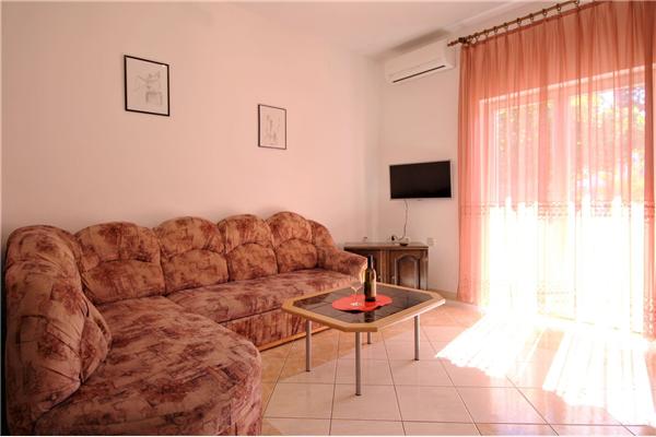 Apartment A8, for 6 persons