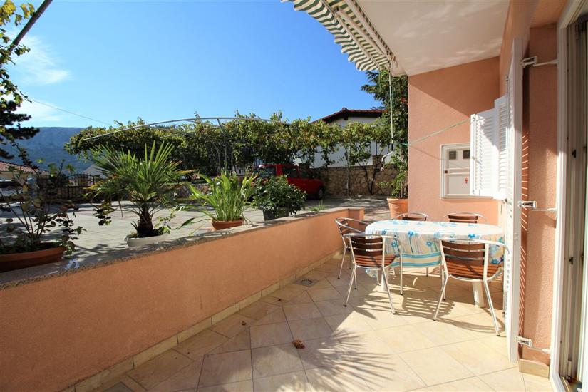 Apartment A8, for 6 persons