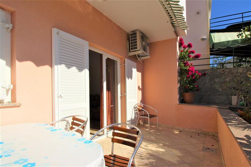 Apartment A8, for 6 persons