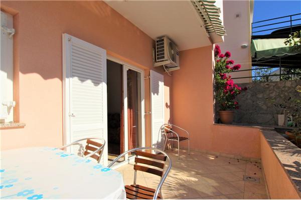 Apartment A8, for 6 persons