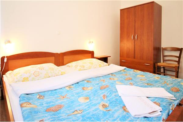 Apartment A8, for 6 persons