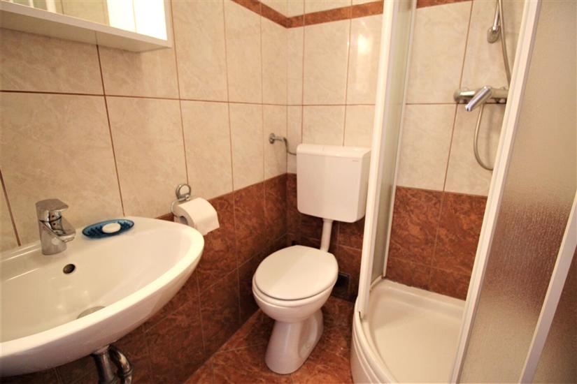 Apartment A8, for 6 persons