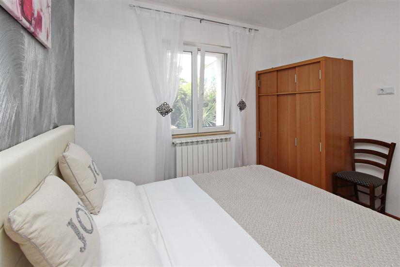 Apartment A1, for 5 persons