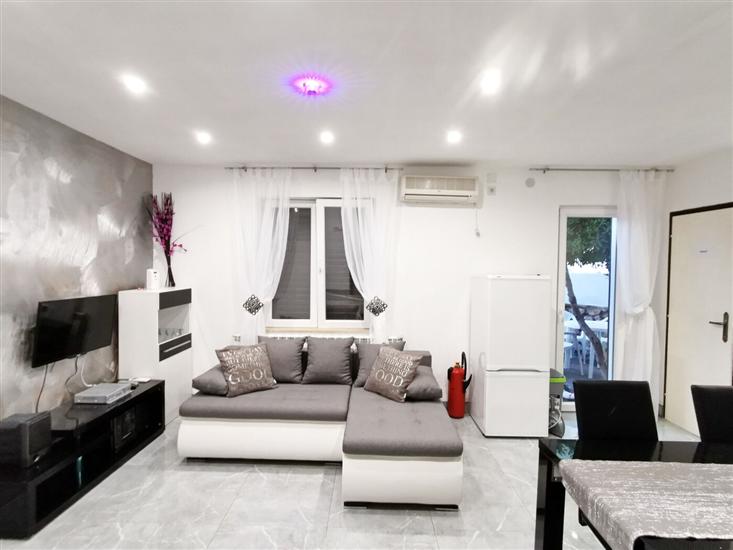 Apartment A1, for 5 persons