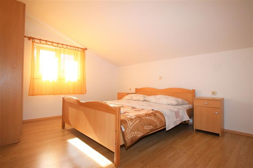 Apartment A1, for 5 persons