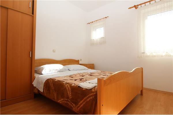 Apartment A1, for 5 persons