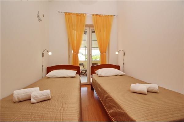 Apartment A2, for 5 persons