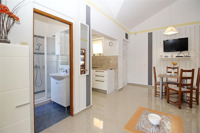 Apartment A2, for 5 persons