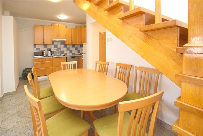 Apartment A6, for 8 persons