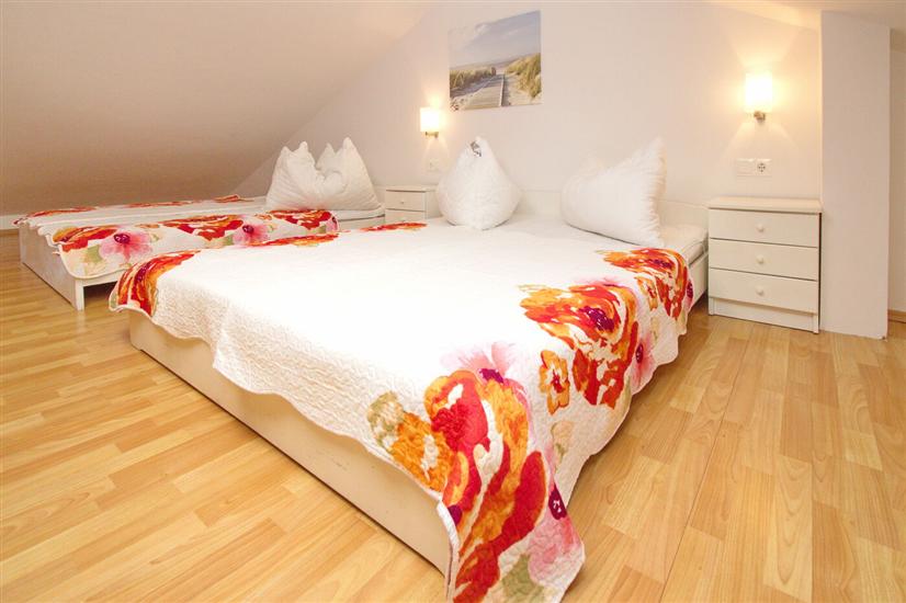 Apartment A6, for 8 persons