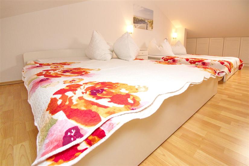 Apartment A6, for 8 persons