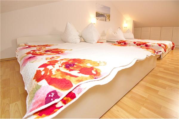 Apartment A6, for 8 persons