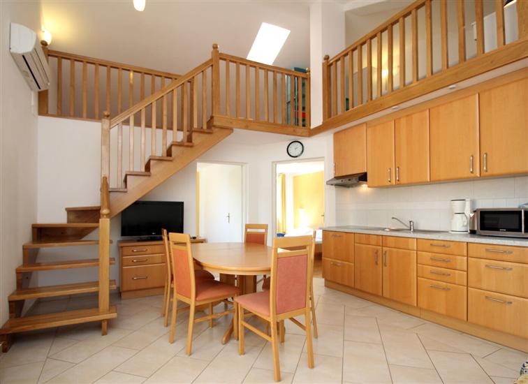 Apartment A7, for 6 persons