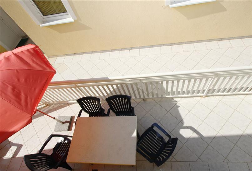 Apartment A11, for 6 persons