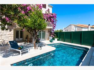 Apartment Bracholet Supetar - island Brac, Size 90.00 m2, Accommodation with pool, Airline distance to the sea 180 m