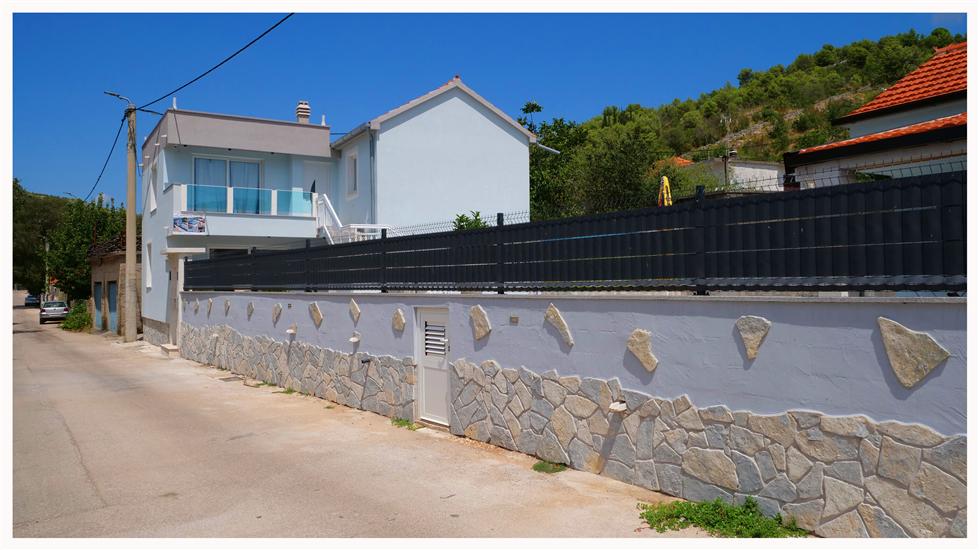 House Luketini dvori