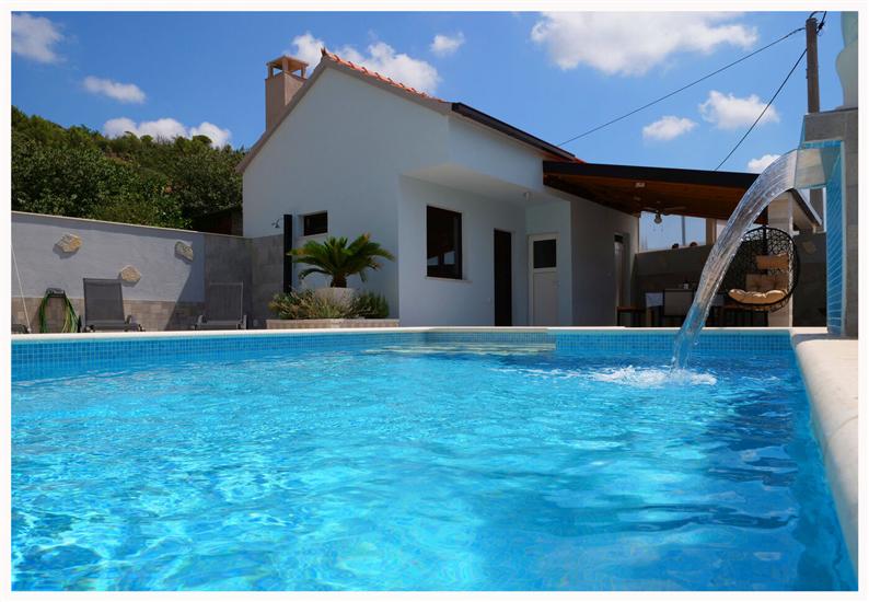 House Luketini dvori