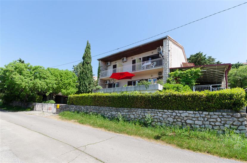 Apartments and Room Luka