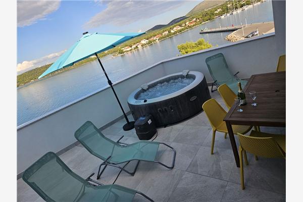 Apartment A4, for 6 persons