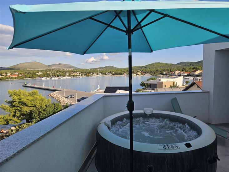 Apartment A4, for 6 persons