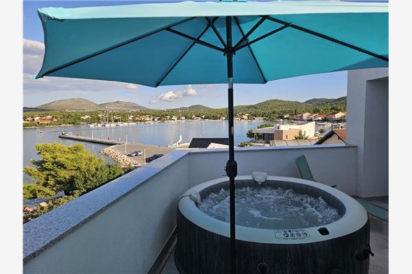 Apartment A4, for 6 persons