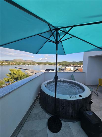 Apartment A4, for 6 persons