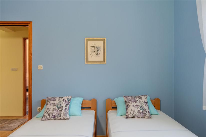 Apartment A2, for 6 persons