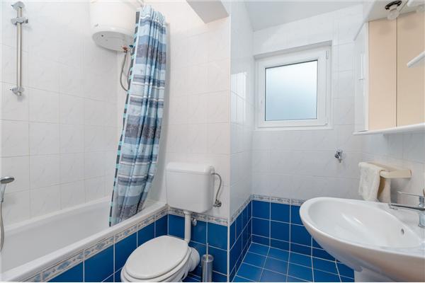 Apartment A2, for 6 persons