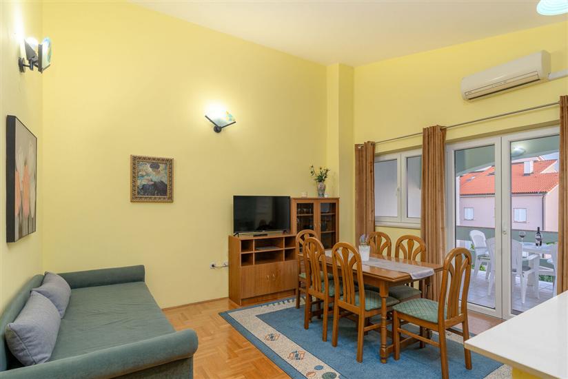 Apartment A2, for 6 persons