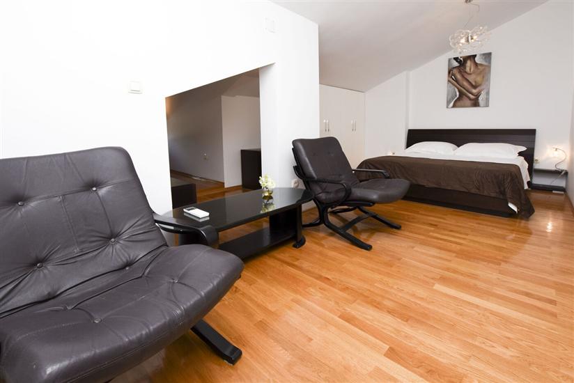 Apartment A2, for 6 persons